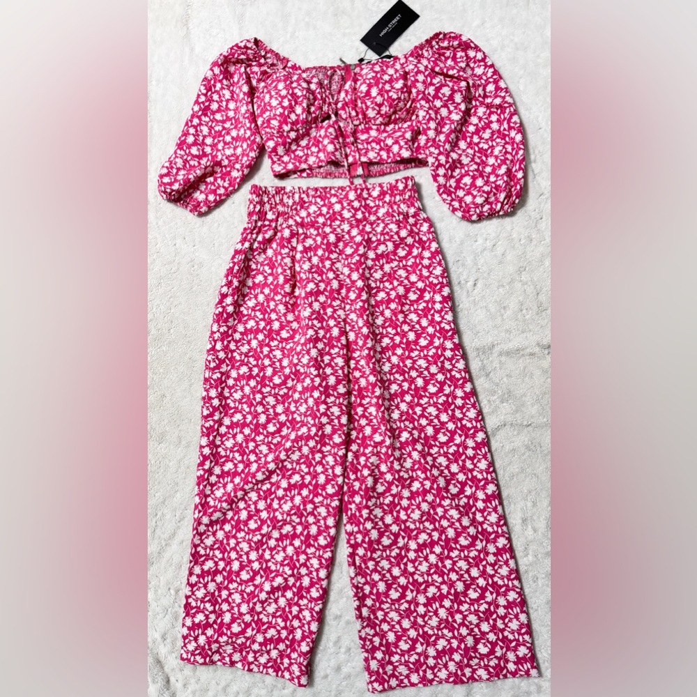NWT- HIGH STREET Pink & White Floral Crop Top & Cropped Pant Set